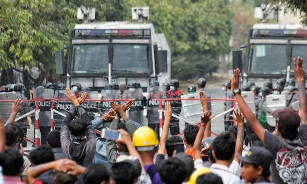 Πραξικόπημα Μιανμάρ: Νέες κυρώσεις από ΗΠΑ και ΕΕ
